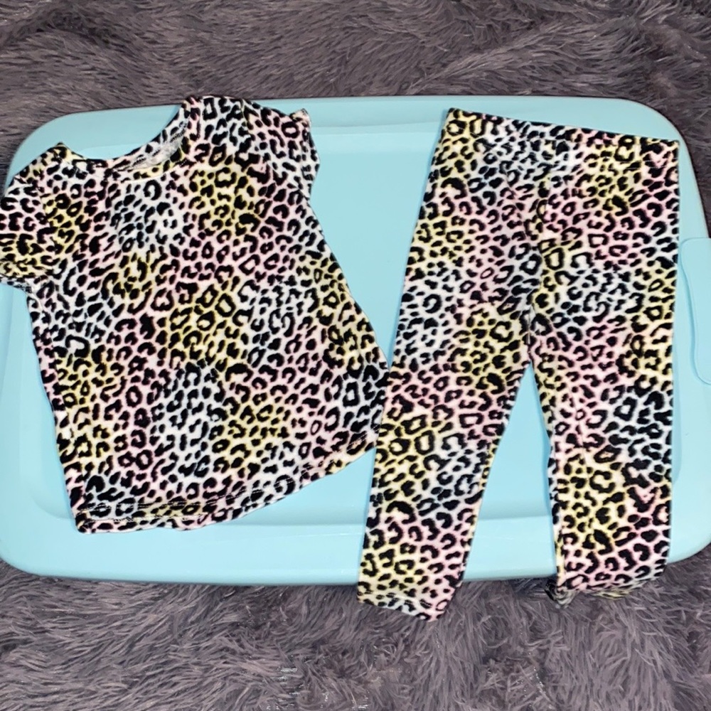 Super cute multicolored leopard outfit